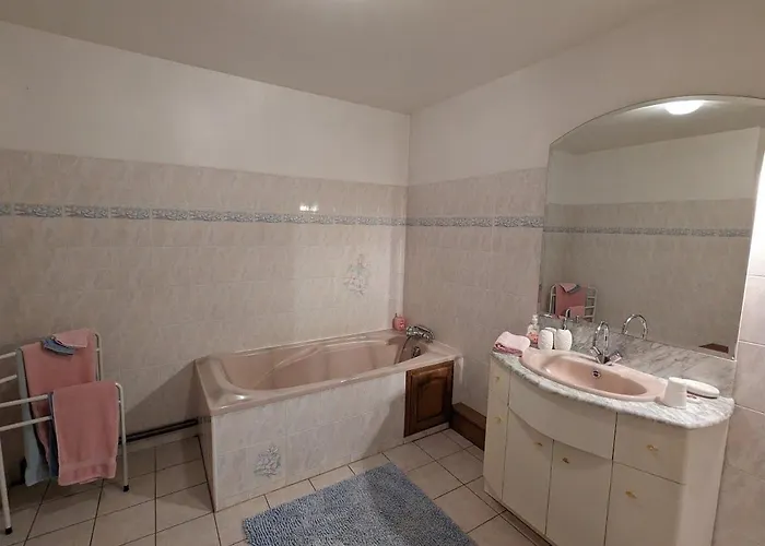 Avec Salon, Chez Marie-jo Frühstückspension Aigneville